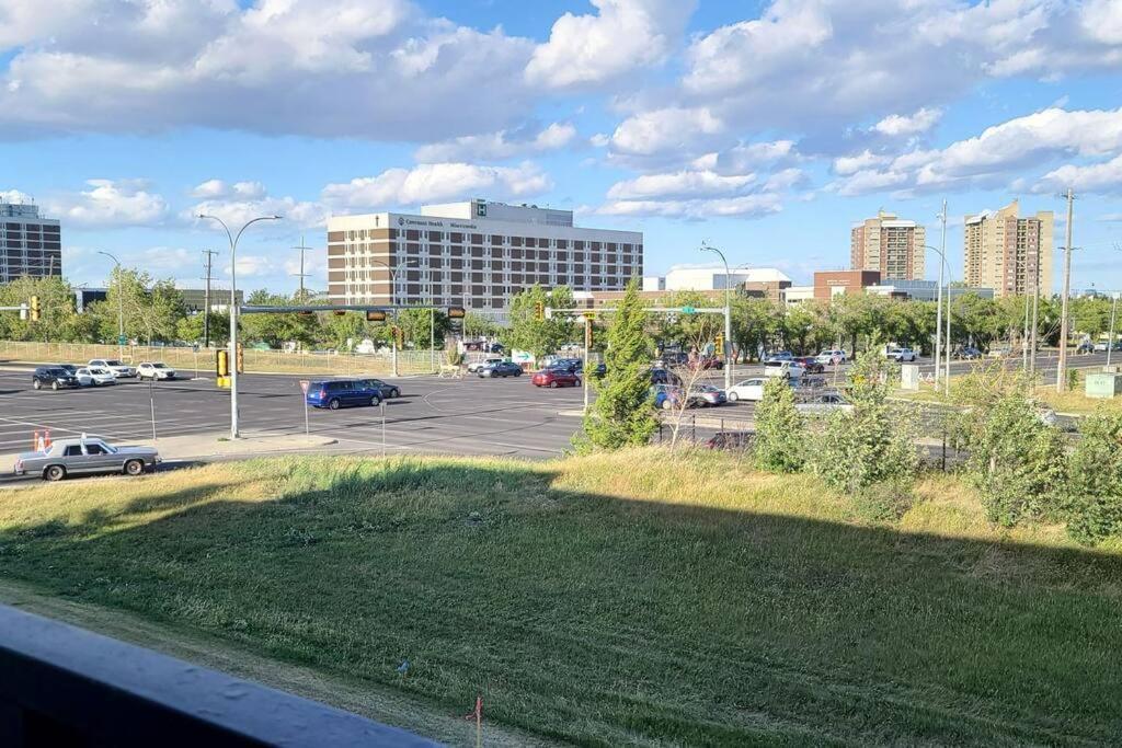 Right Next To West Edmonton Mall With Free Parking Экстерьер фото